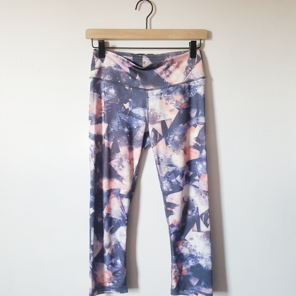 Cropped Performance Leggings - Picture 1 of 5